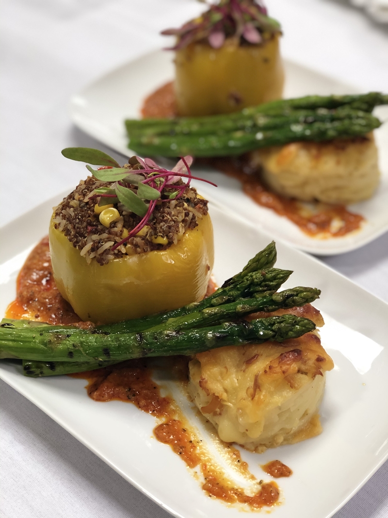 Quinoa stuffed bell pepper with grilled asparagus img